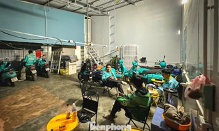 Xóm trọ sạc pin: Dịch vụ mới nổi hút tài xế công nghệ Thủ đô