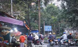 Những khu chợ tự phát nằm ngoài danh sách giải tỏa tại Hà Nội