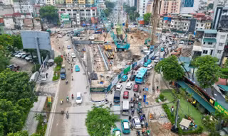 Hà Nội 'thúc' tiến độ thi công cầu vượt Nguyễn Chí Thanh trên Vành đai 1