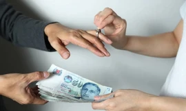 Singapore: Chồng ngoại tình, bị vợ phát hiện còn đòi vợ chu cấp 20 triệu/tháng