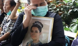 Du khách đến Thái Lan trong 3 tháng tới nên mặc đồ trắng, đen hoặc tối màu