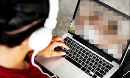 Malaysia: Cảnh sát vào cuộc vụ bé gái 12 tuổi lập trang web bán ảnh "riêng tư"