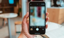 Nhận lại điện thoại bị mất, người đàn ông Thái Lan hoảng hồn vì ảnh trong máy