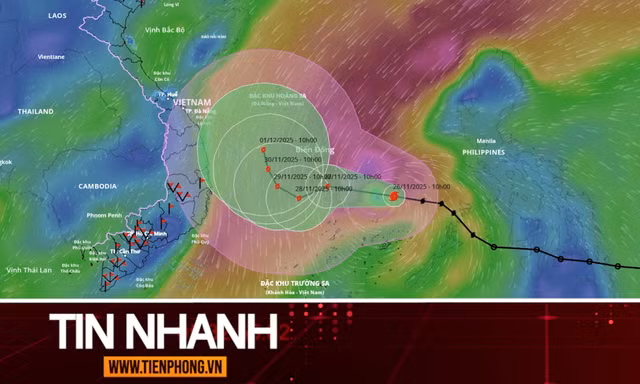 TIN NHANH: Bão số 15 diễn biến rất khó lường, cơ quan khí tượng đưa ra 2 kịch bản