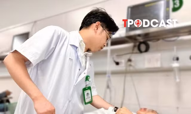 NÓNG 4/5: Tình trạng sức khỏe của người phụ nữ mắc kẹt dưới gầm xe buýt ở Hà Nội