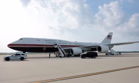 Ông Trump lần đầu đi chuyên cơ 'Nhà Trắng biết bay' xa hoa chưa từng có