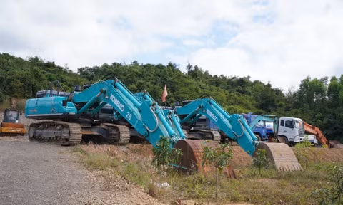 Doanh nghiệp bị tạm dừng hoạt động do vướng thủ tục pháp lý.