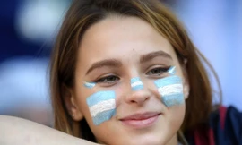 Dàn CĐV nữ xinh tươi ‘cứu vãn’ trận thua của tuyển Argentina