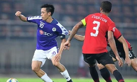 Các cầu thủ của Hà Nội FC đã khiến Shandong Luneng phải vất vả theo kèm.