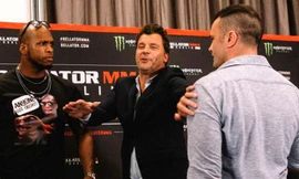 Richard Kiely và Michael Page gây hấn với nhau tại buổi họp báo.