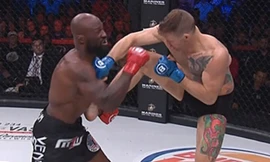 Cú ra đòn giúp Andrew Kapel (phải) giành chiến thắng.