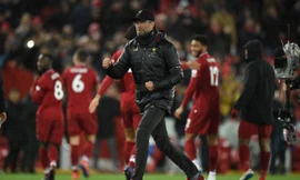 HLV Jurgen Klopp hào hứng đón nhận chiến thắng.