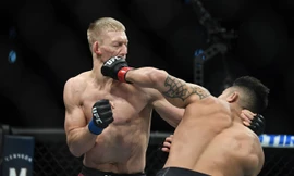 Võ sĩ Mỹ đấm như ‘súng bắn’ tiễn đối thủ ‘vào cơn mê’