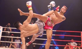 Hàn Phi Long hạ gục Luca Lombardo.