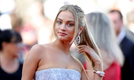 Nhan sắc mê người của siêu mẫu tóc vàng hâm mộ Eden Hazard