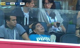 Maradona đã uống rượu trước khi xem trận đấu giữa Argentina và Nigeria.