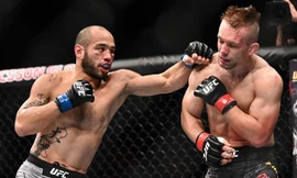 Frank Camacho ra đòn hạ gục Nick Hein.