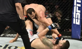Dominick Reyes hạ gục Chris Weidman.