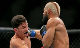 Deiveson Figueiredo ra đòn hạ đo ván đối thủ.