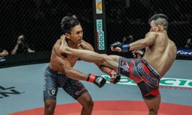 Niu Kang Kang tung cước hạ gục Sunoto Peringkat.