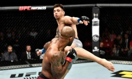 Aleksandar Rakic đã khiến đối thủ Jimi Manuwa bất tỉnh bằng một cú đá.