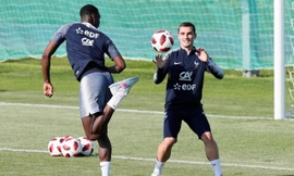 'Đột nhập' sân tập của tuyển Pháp trước trận chung kết