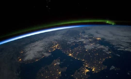 Những hình ảnh đầu tiên của Trái Đất được quay từ không gian 