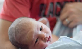 Trường hợp hy hữu, trẻ sơ sinh bị nhiễm HIV từ cha đẻ?