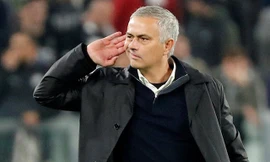 Hành vi mỉa mai CĐV Juventus của Mourinho.