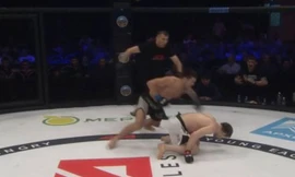 Roman Podrugin hạ đo ván đối thủ.