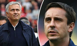 Gary Neville chỉ trích HLV Jose Mourinho về việc sử dụng chiến thuật làm mất bản sắc của M.U.