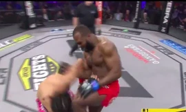 Darrius Flowers ra đòn hạ gục đối thủ.