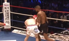 Jordann Pikeur ra đòn hạ đo ván đối thủ.