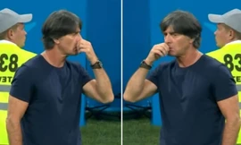HLV Joachim Low bị phát hiện có hành động ăn gỉ mũi.