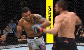 Danny Roberts ra đòn hạ gục đối thủ.