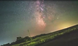 Video ghi lại thay đổi của bầu trời đêm do sự quay của Trái Đất