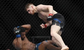 Edmen Shahbazyan hạ gục đối thủ.