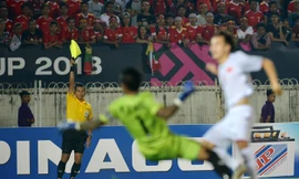 Trọng tài người Thái Lan bị chỉ trích. Ảnh: Zing