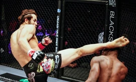 Kyler Phillips hạ gục Emeka Ifekandu bằng cú đá cực mạnh vào đầu đối thủ.