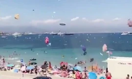 Lốc xoáy xuất hiện làm người dân chạy tán loạn