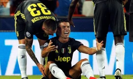 Ronaldo bày tỏ sự bức tức khi bị truất quyền thi đấu.