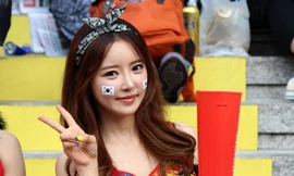 Mỹ nhân Hàn Quốc khoe nhan sắc trên khán đài World Cup