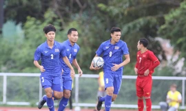 VIDEO: Thủ môn Văn Toản mắc sai lầm khó tin, Thái Lan được 'biếu' bàn thắng