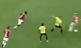 Fatos Beciraj đã "xâu kim" 4 cầu thủ đối phương trong vòng 5 giây.