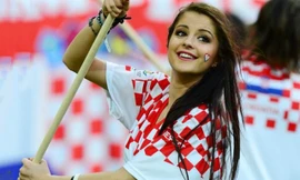 Kiều nữ Croatia 'đốn tim' trên khán đài World Cup