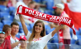 Nhan sắc tựa thiên thần của dàn cổ động viên nữ Ba Lan và Nhật Bản