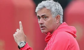 HLV Jose Mourinho muốn M.U nhanh chóng chiêu mộ thêm tân binh để cạnh tranh chức vô địch Premier League.