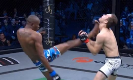 Asiashu Tshitamba tung cước hạ gục đối thủ.