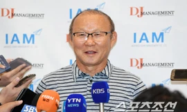HLV Park Hang-seo trả lời phỏng vấn.