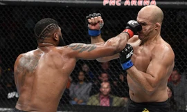 ‘Dao cạo’ UFC ra đòn siêu mạnh khiến đối thủ biến dạng khuôn mặt